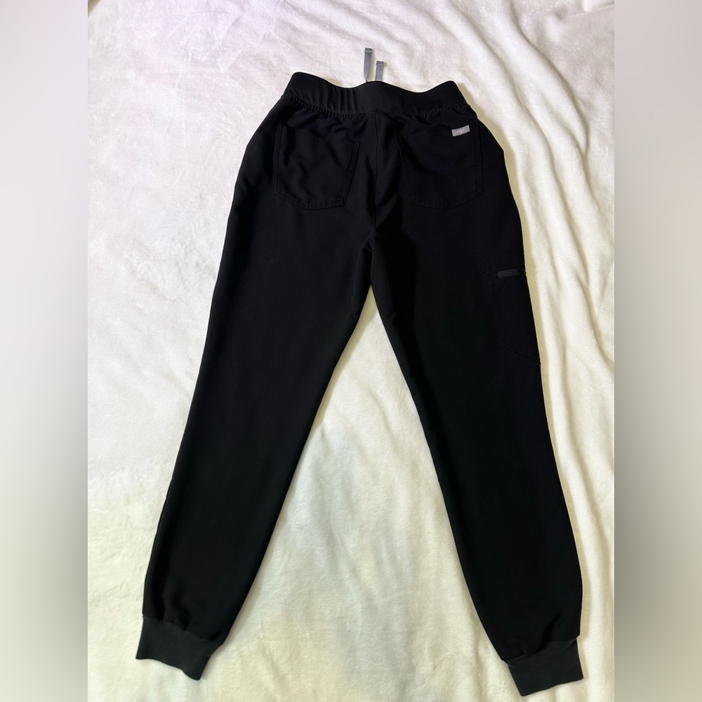 Figs Black Technical Collection Label - image 3